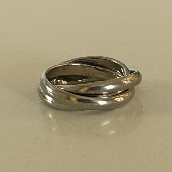 Silver Interlocked Wrap Ring by Urban Outfitters - Picture 9 of 14